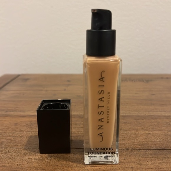 Anastasia Beverly Hills luminous foundation 310C - Picture 6 of 7